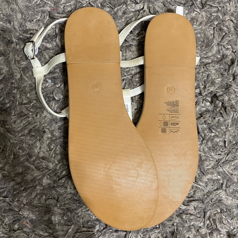 H&M Sandas - Picture 2 of 2